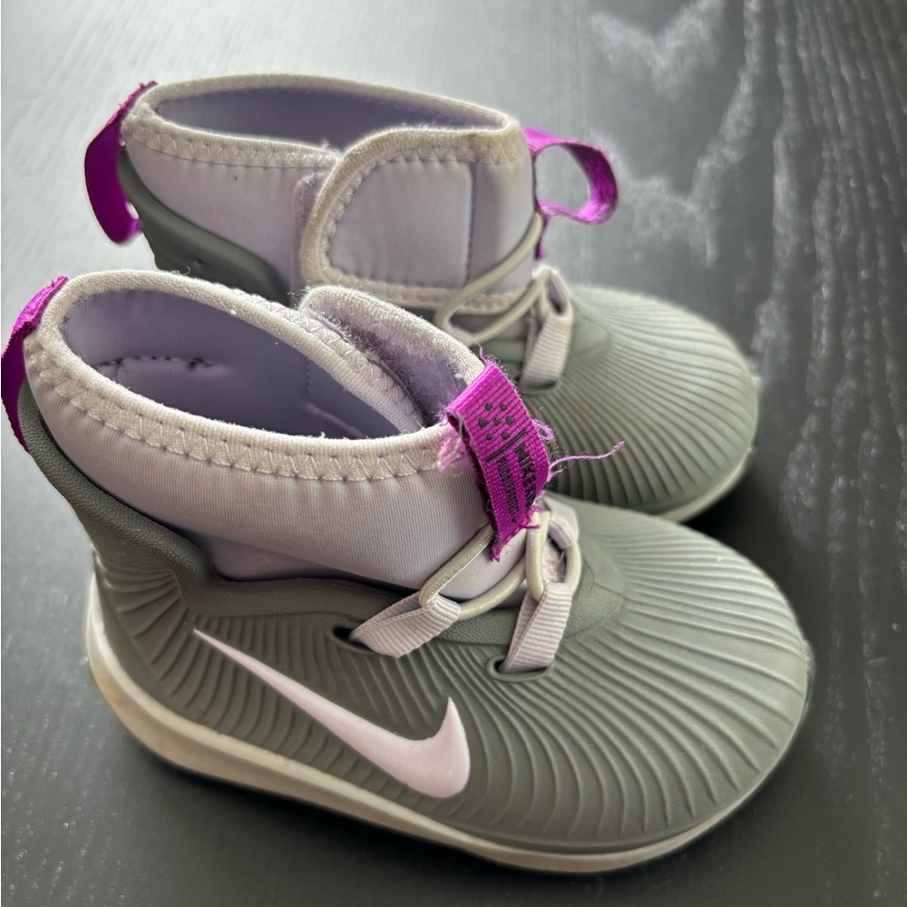 Nike Kids Rain Booties in Gray and Pink